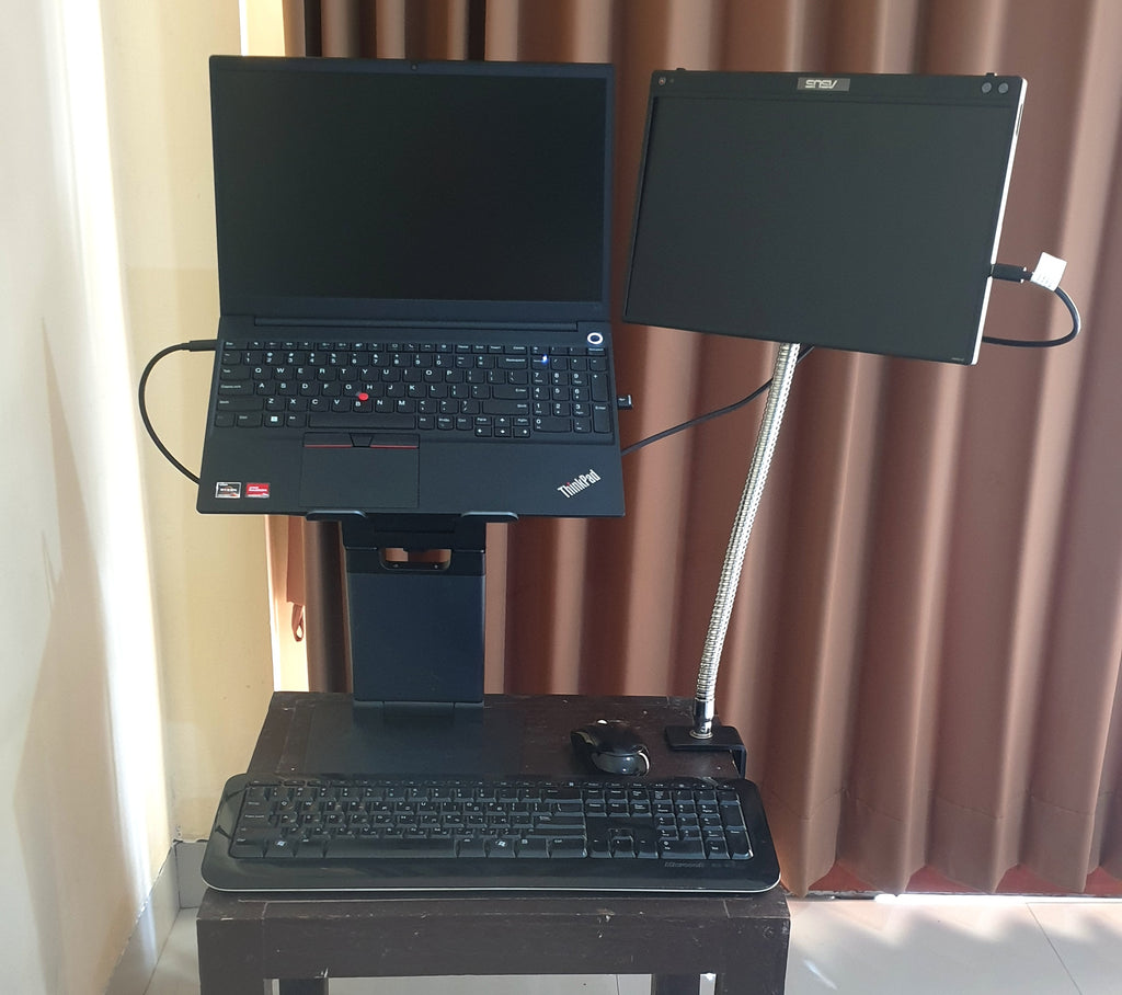 Portable Monitor Supported with Flexible Gooseneck Arm While Traveling –  SnakeClamp Products